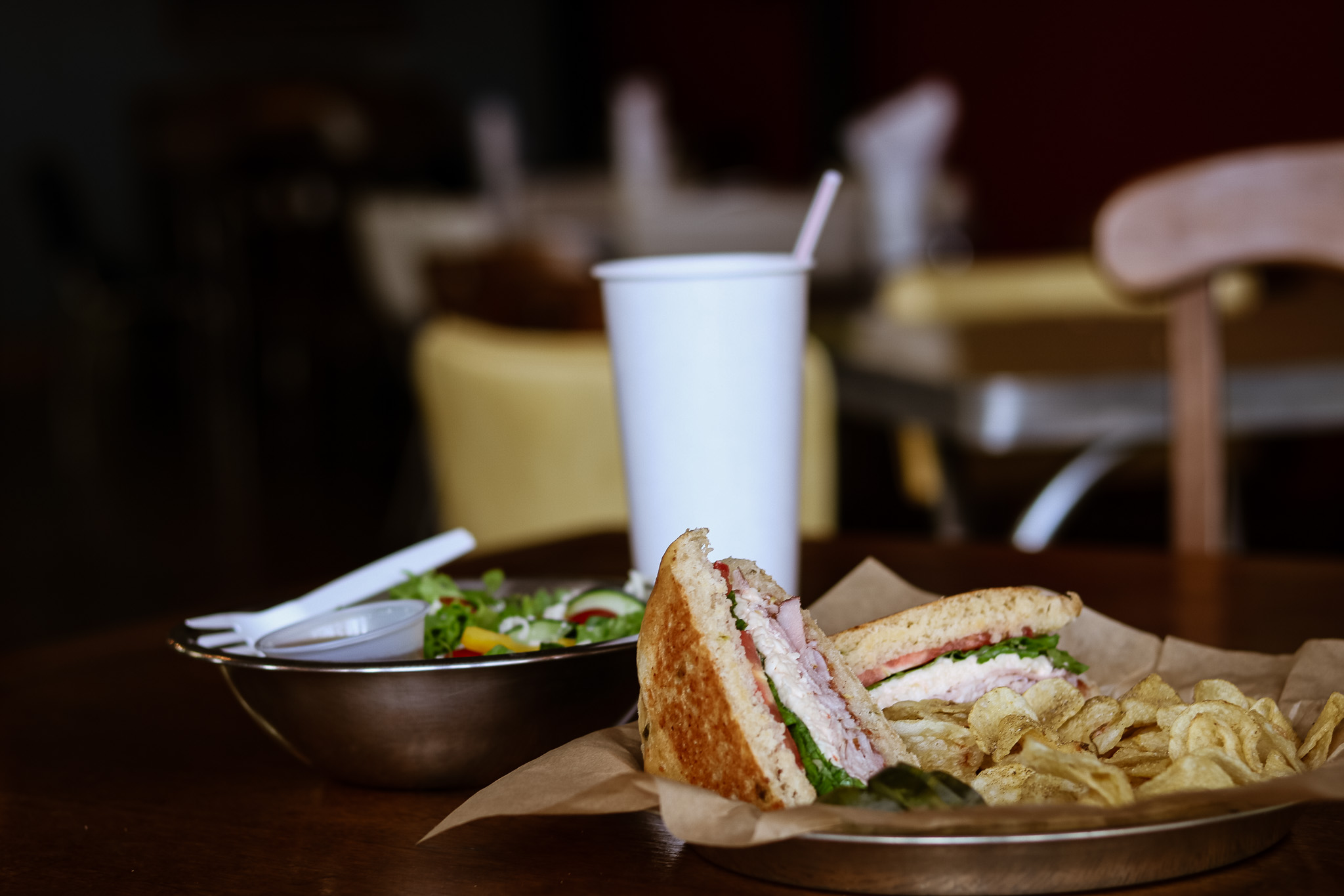 Turkey sandwich with chips and drink